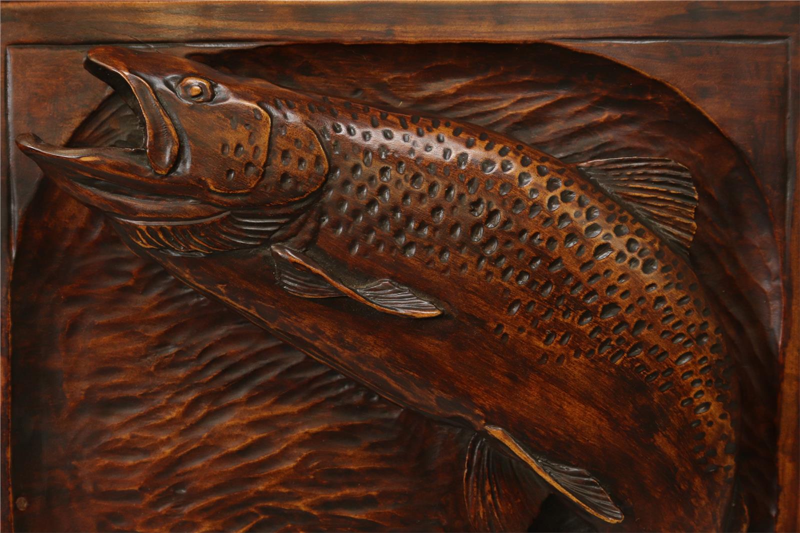Plaque MOUNTAIN Lodge Jumping Rainbow Trout Fish Coffee Brown Resin-Image 2